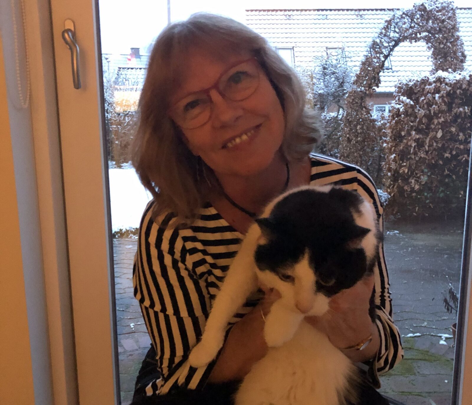 Bettina and her cat Moggi